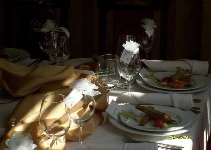 Pensjonat - Restauracja Zolty Domek