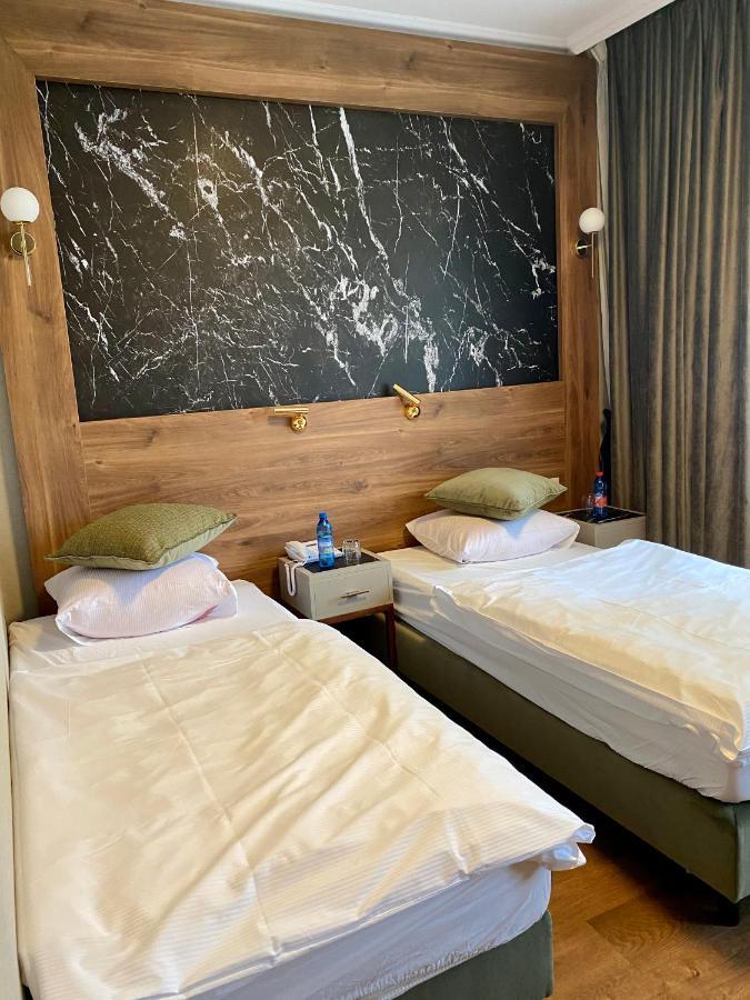 - Restauracja Zolty Gasthof Neustettin