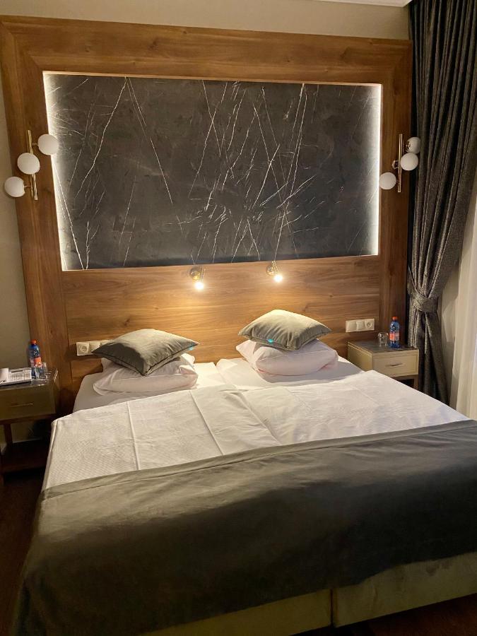 - Restauracja Zolty 3* Neustettin