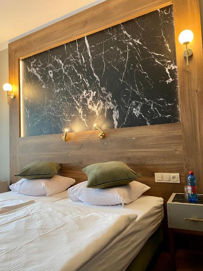 - Restauracja Zolty 3* Neustettin