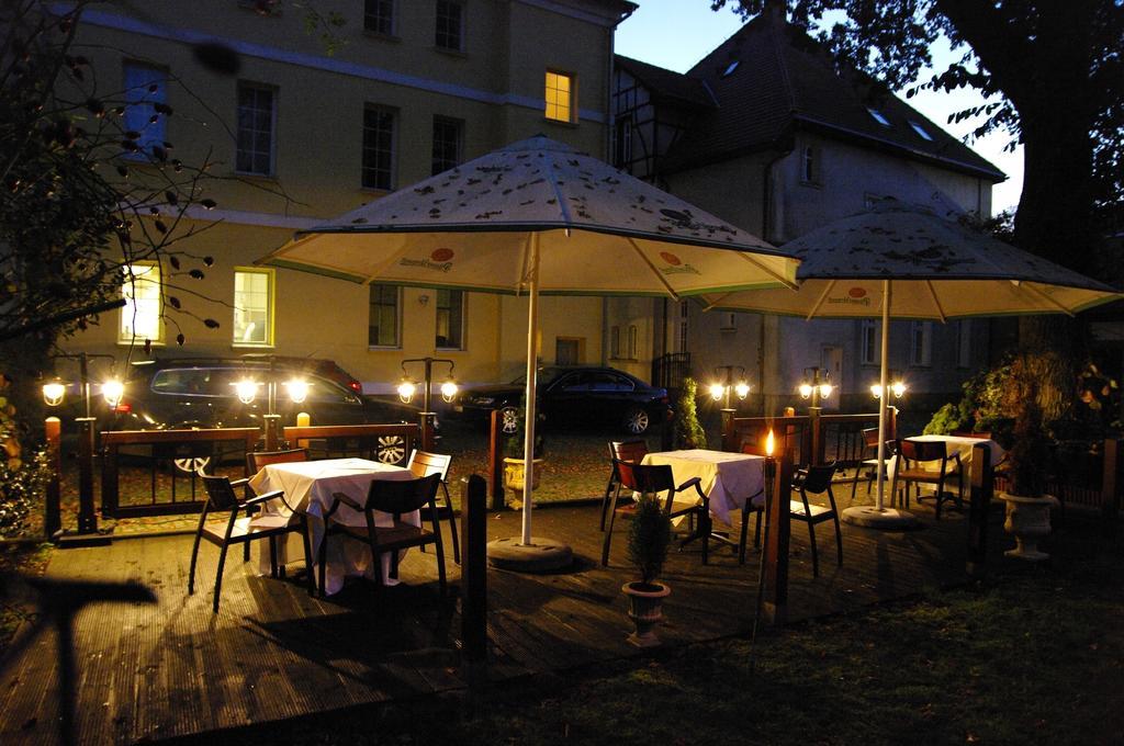 - Restauracja Zolty 3*
